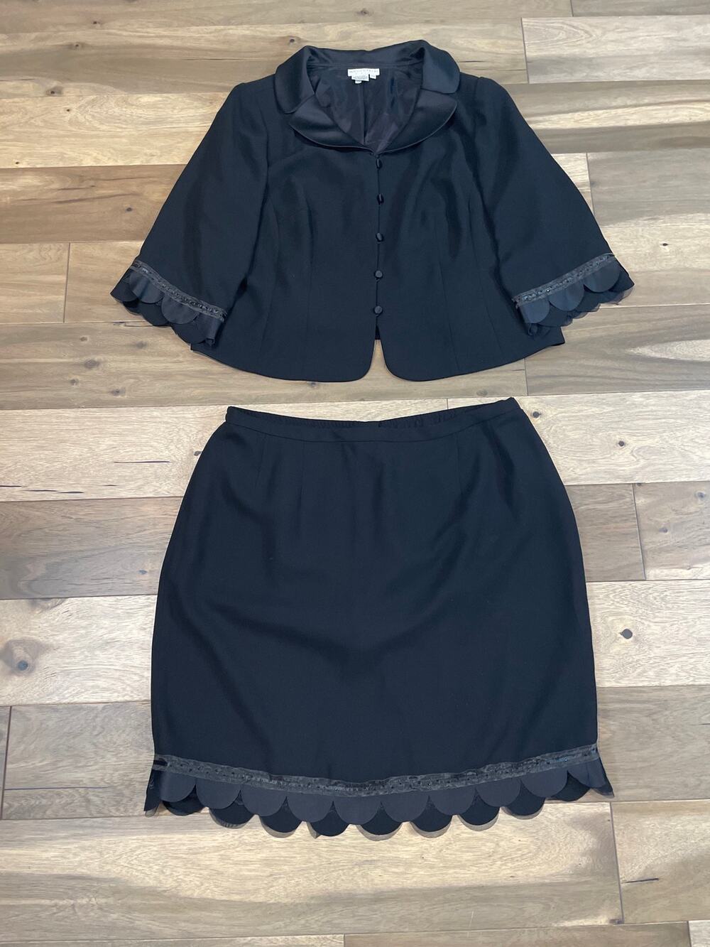 Maggy London Skirt Suit Size 24 Black Chiffon Trim Scalloped Hem Lined